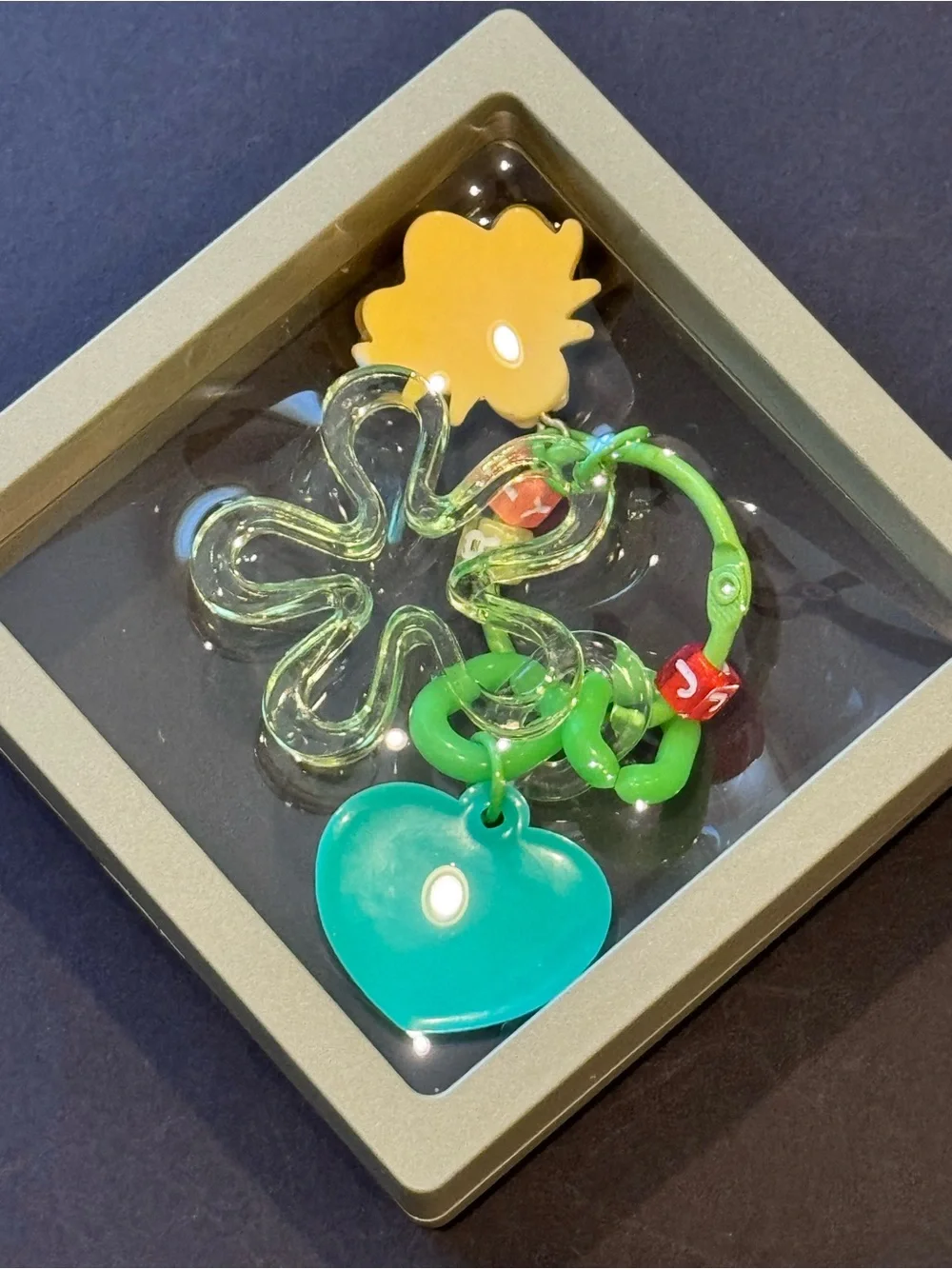 NWT Flower Bee Heart Charm Keychain Green Beaded Bag Clip in Shadow Box